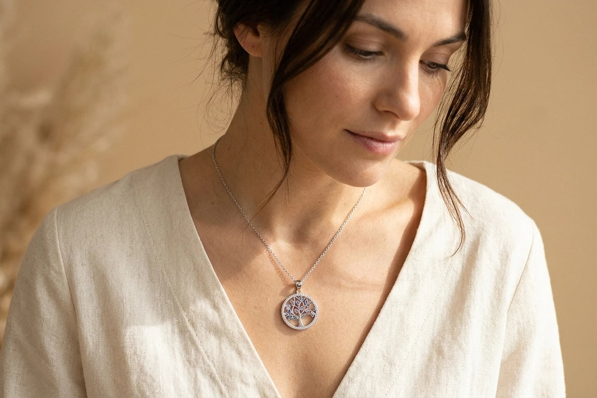 Bijoux Arbre de Vie pour Femme : Élégance, Symbolique et Bienfaits Énergétiques