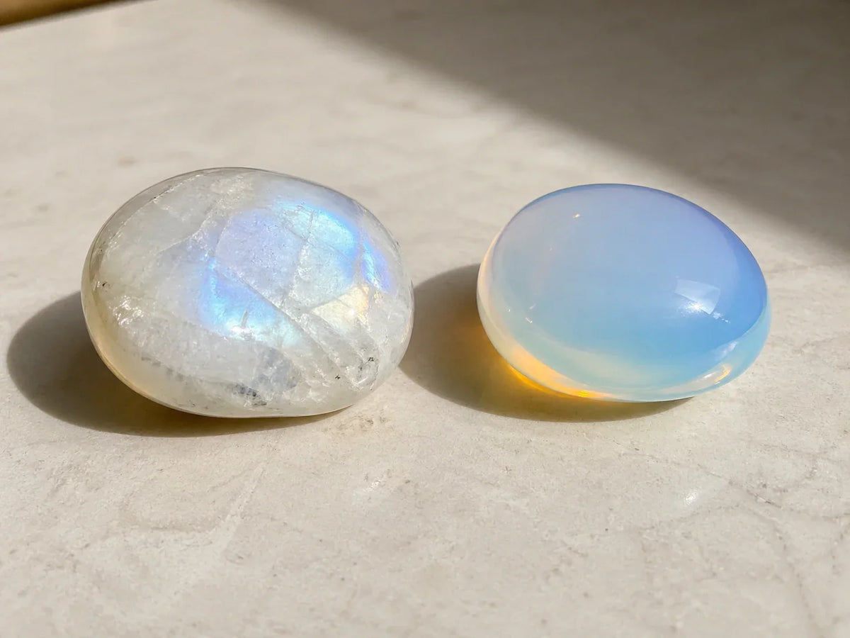 Pierre de Lune naturelle ou imitation — Lithothérapie & Pierres Naturelles Luuckk