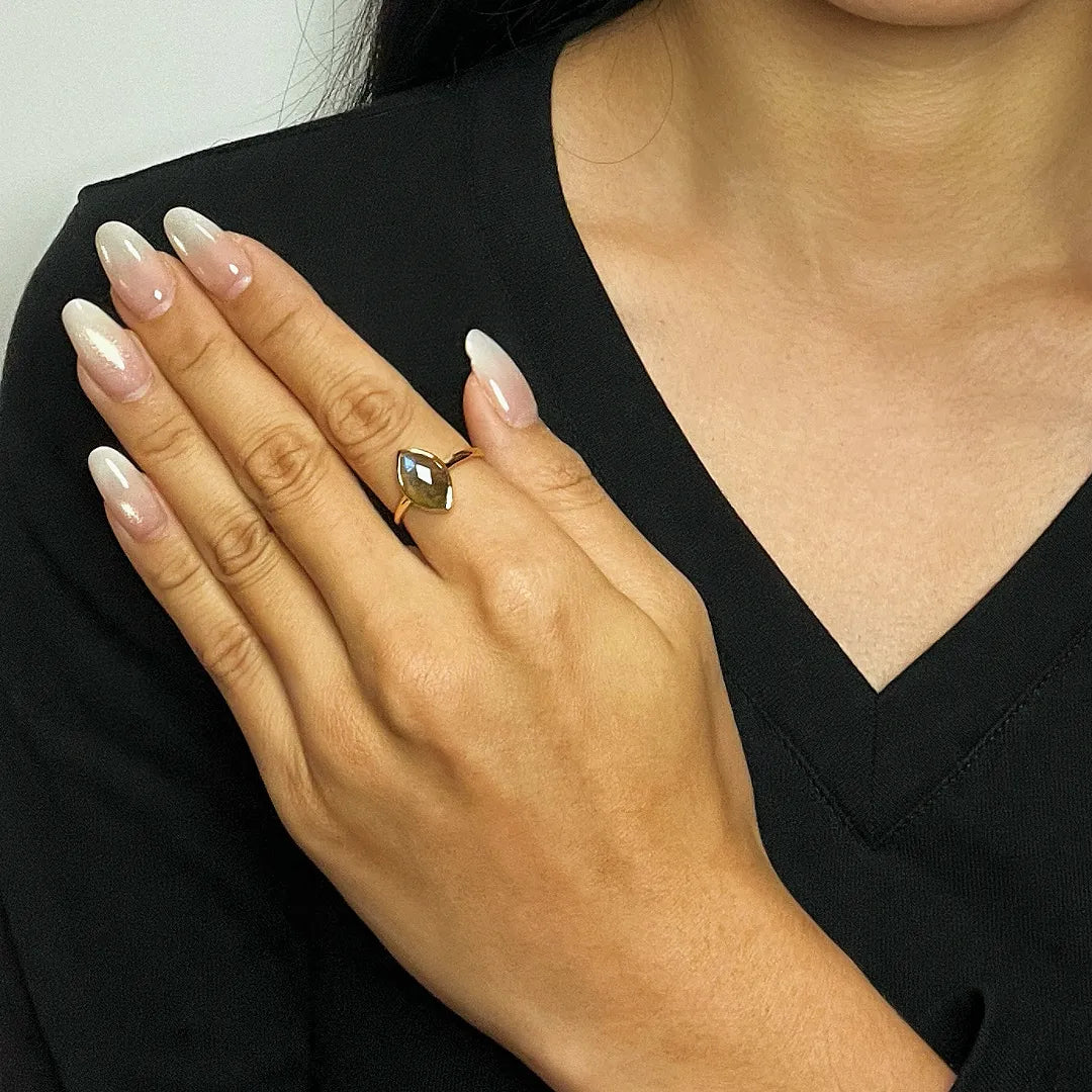 Labradoritring "Mysteriöses Blatt" Vergoldet Silber