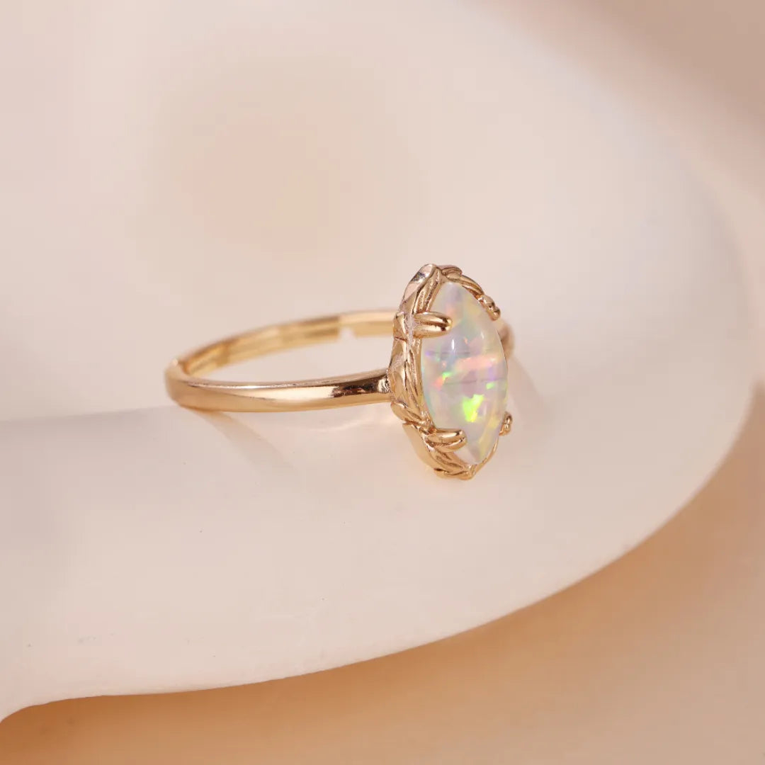 Opalring "Fesselnde Aura" Goldplattiert Silber