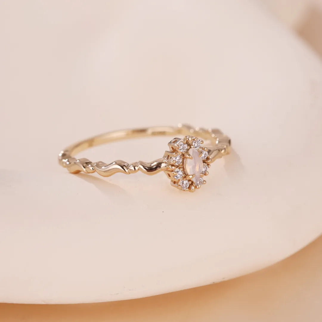 Opalring "Himmlische Reinheit" Goldplattiert Silber