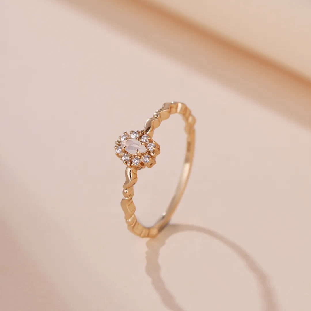 Opalring "Himmlische Reinheit" Goldplattiert Silber