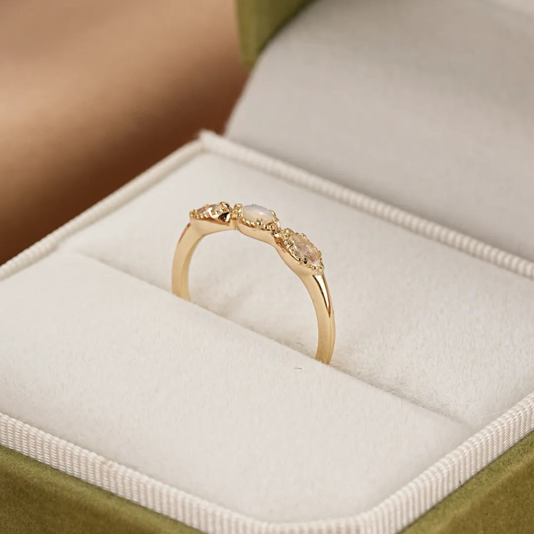 Opal- und Mondsteinring "Himmlischer Charme" vergoldet