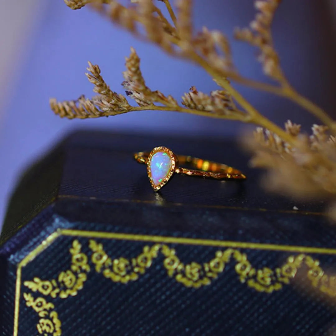 Opalring "Sanfte Tropfen" Goldsilber