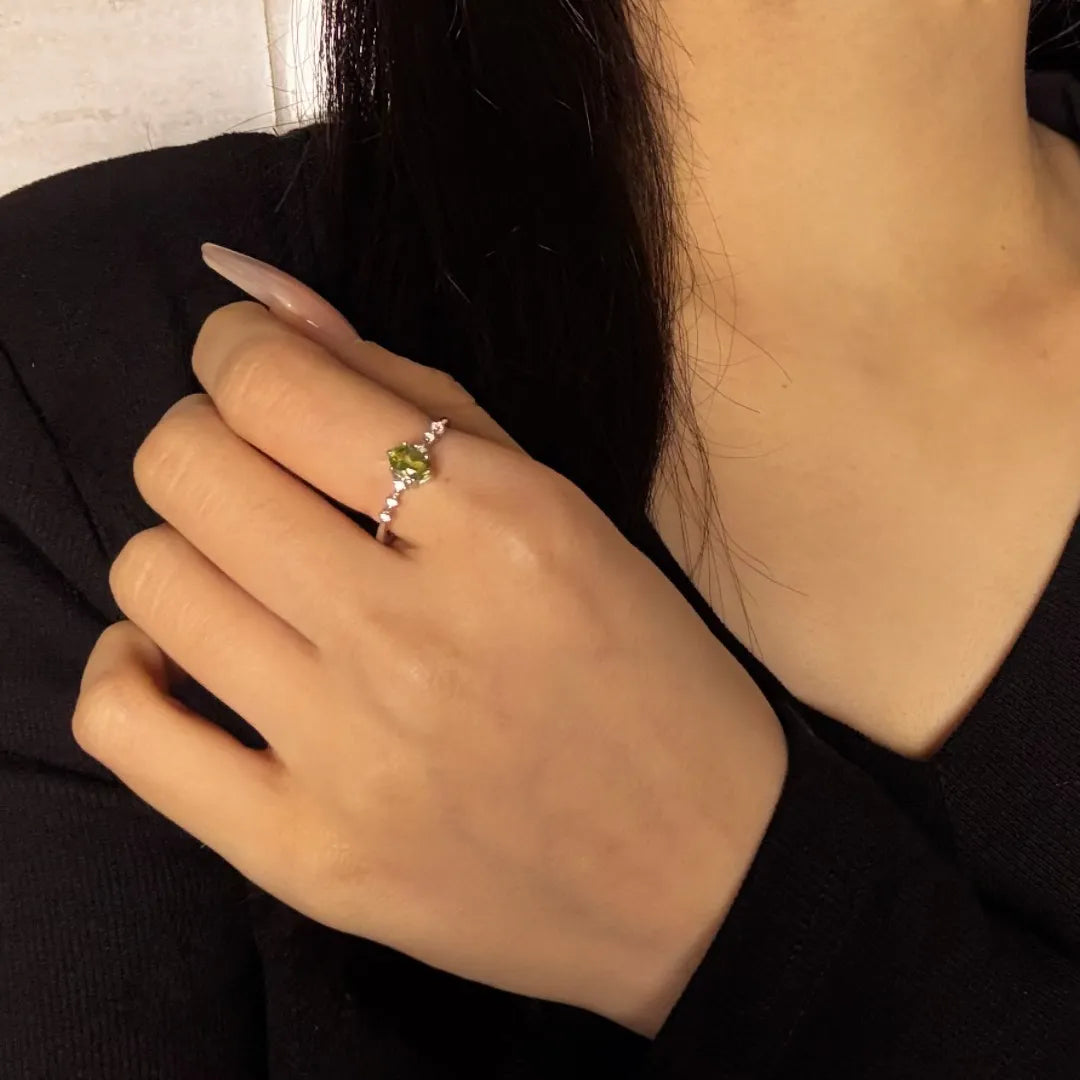 Peridotring "Glanz der Sanftheit" Silber