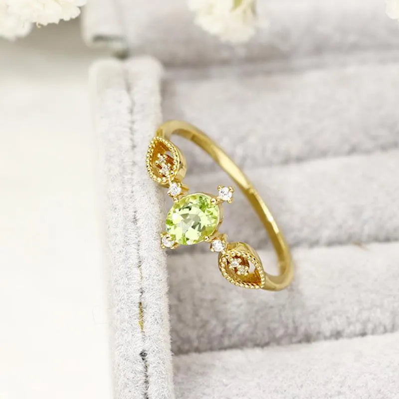 Peridotring "Innere Prosperität" Vergoldetes Silber