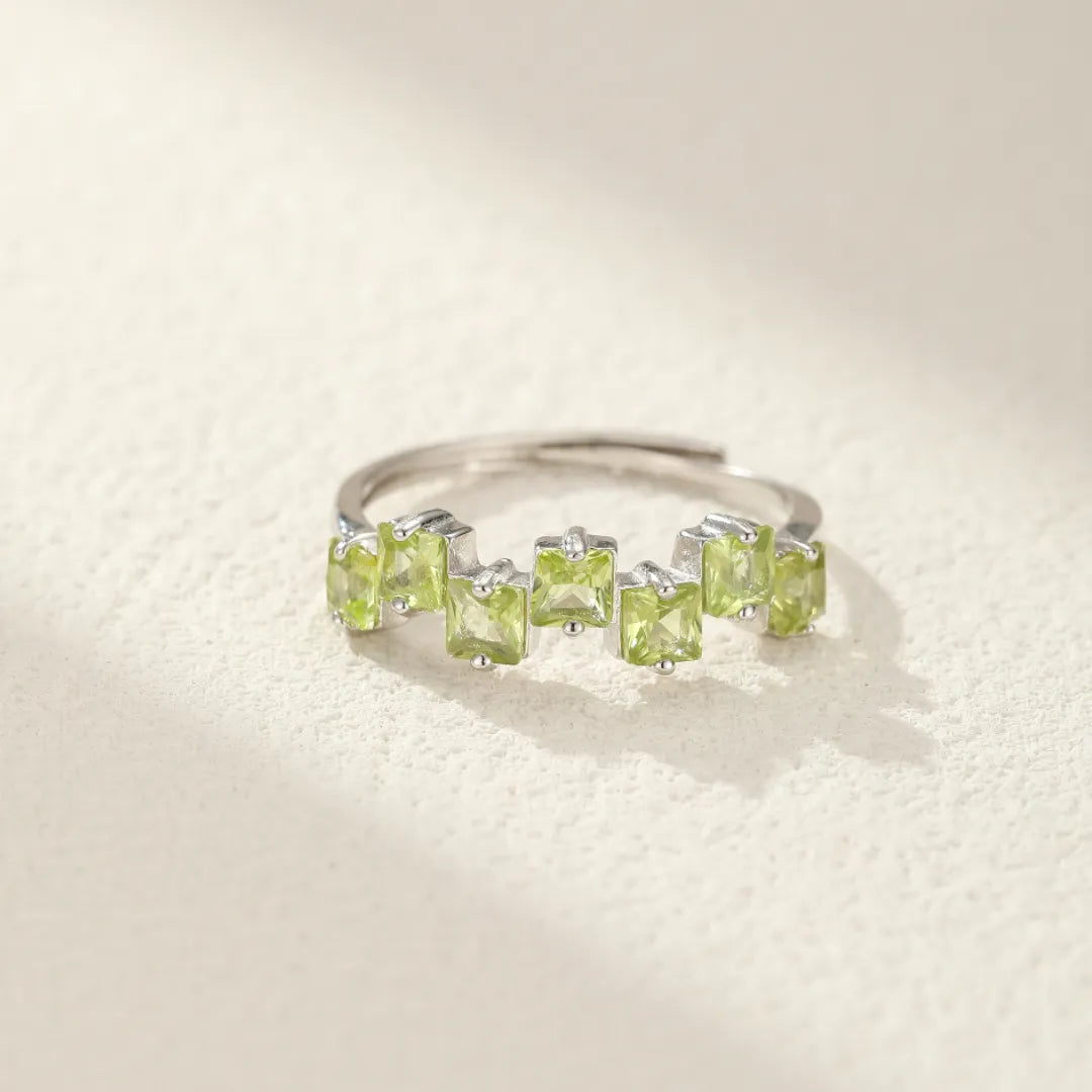 Peridot Ring "Elegant Green" Silver