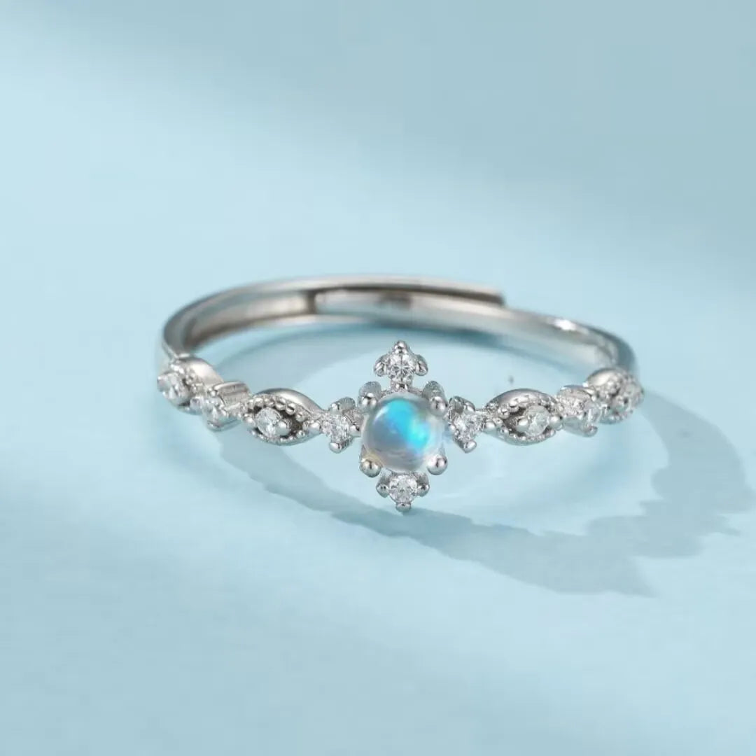 Ring Mondstein "Strahl der Weiblichkeit" Silber