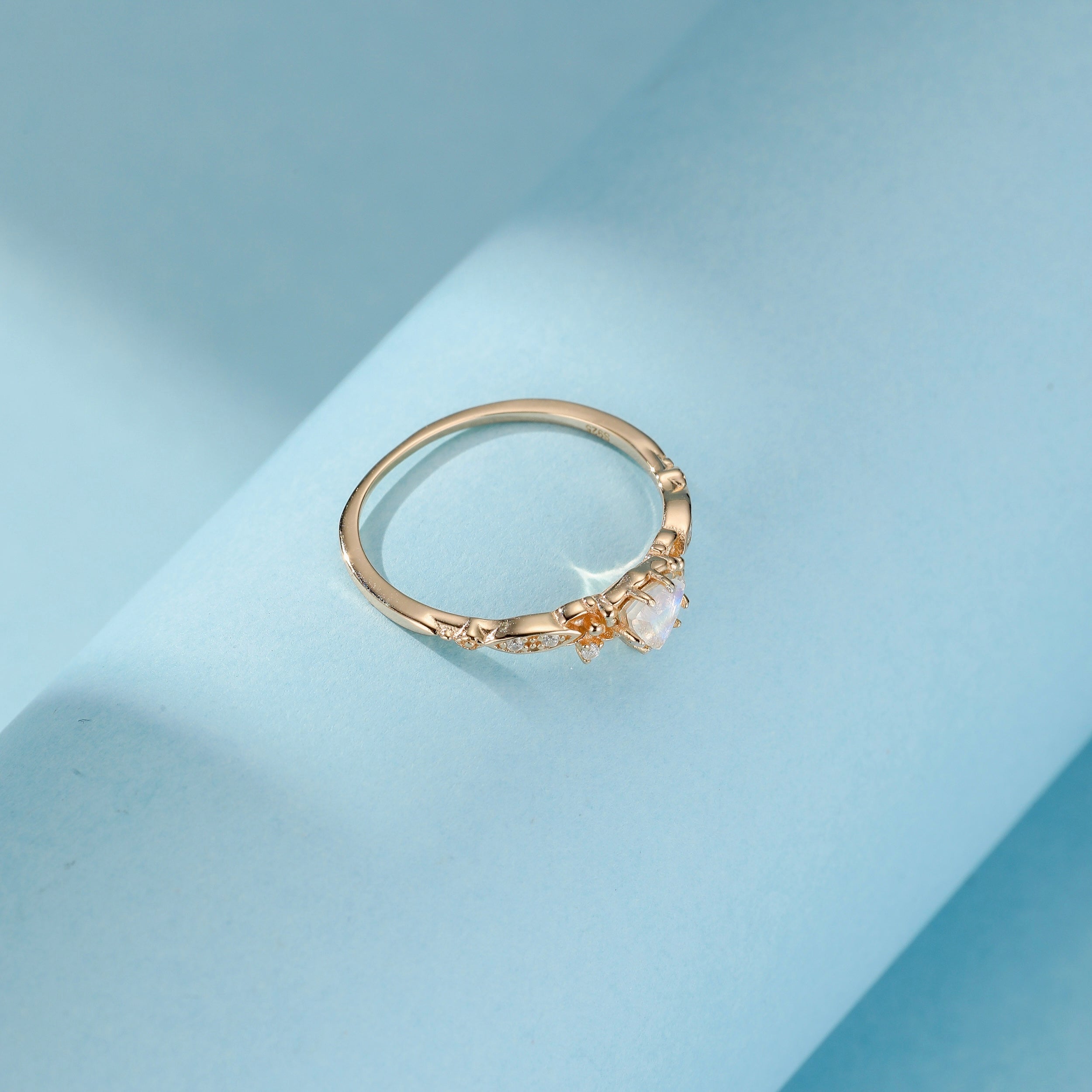 Ring Mondstein "Himmlische Königin" Vergoldet Silber