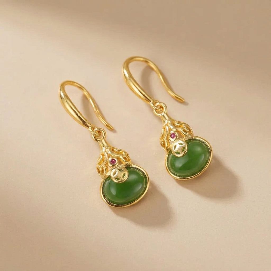 Boucles d’Oreilles Jade “Éclat Léger” Argent Doré Or @main