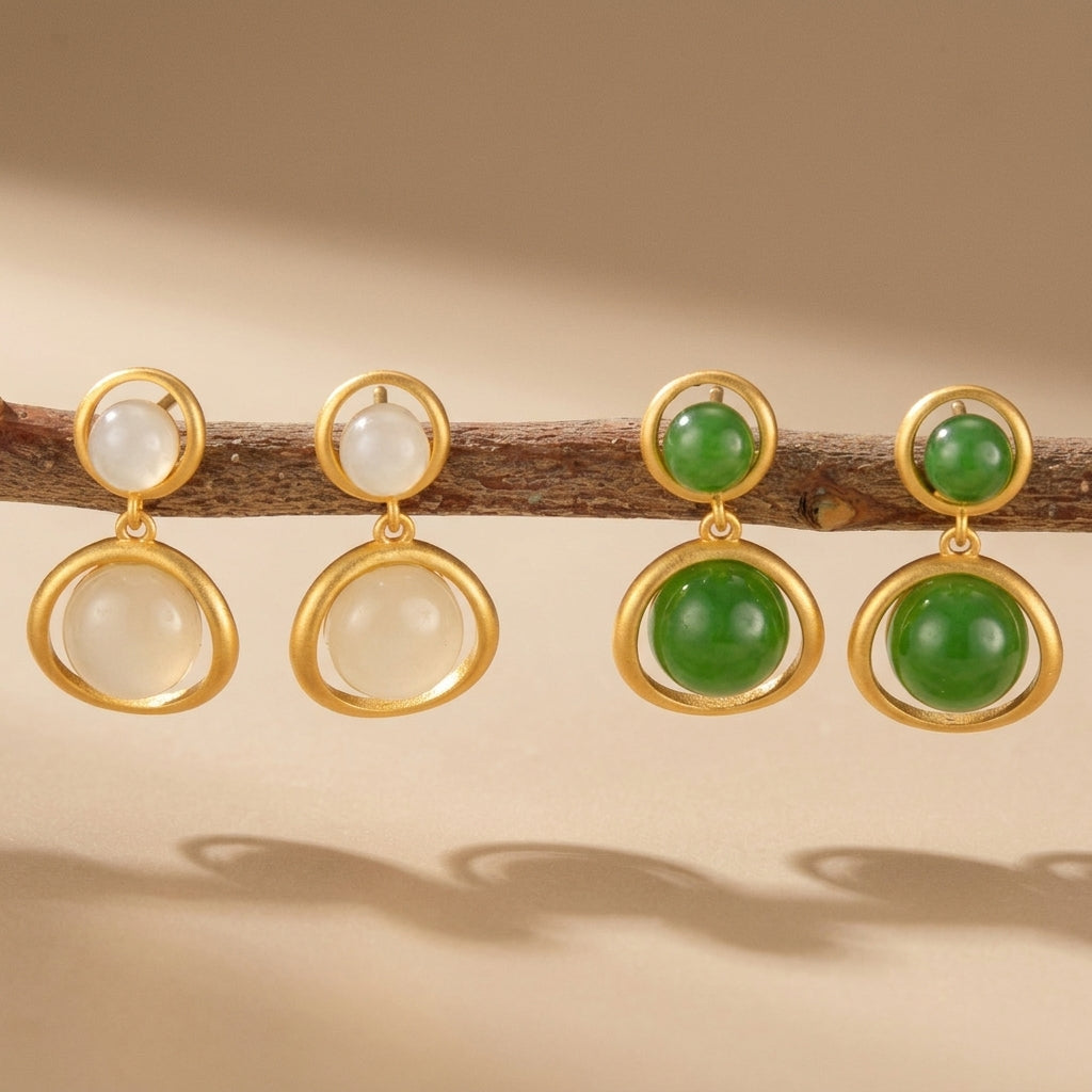 Boucles d’Oreilles Jade “Éclat Solaire” Argent Doré Or @main