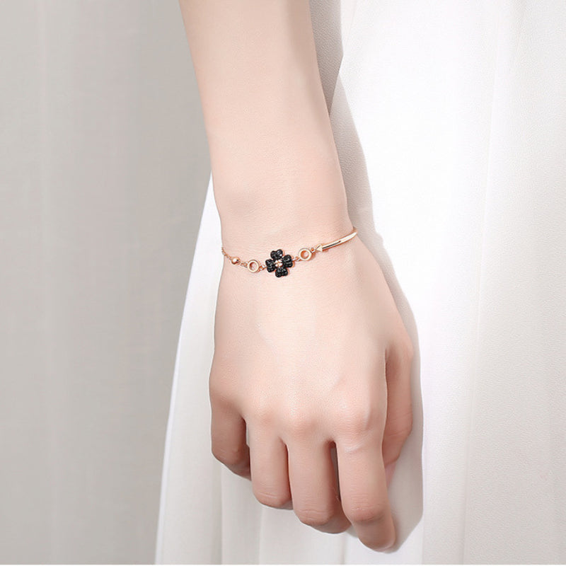 "Fleur Obscure" Clover Bracelet in Silver and Rose Gold