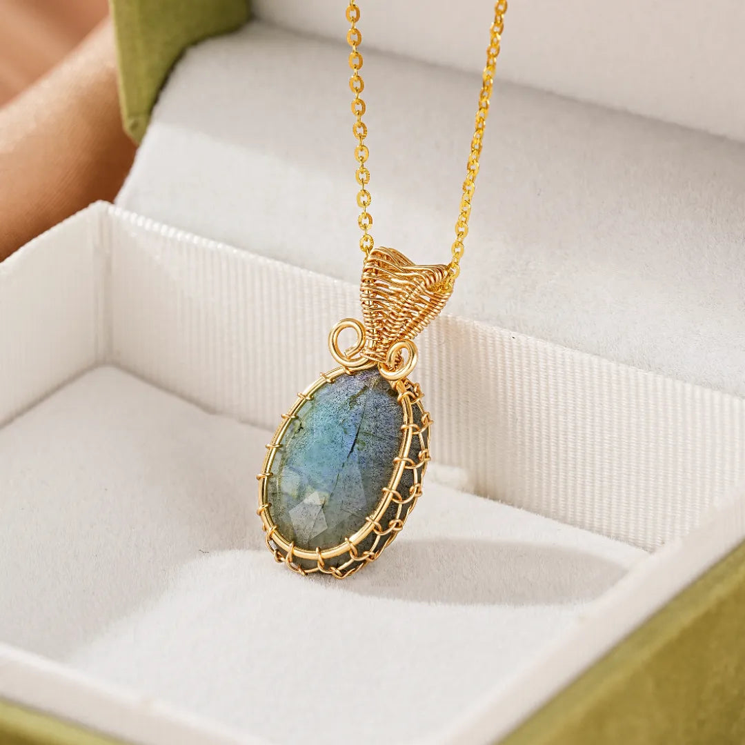 Halskette Labradorit "Leuchtender Schild"