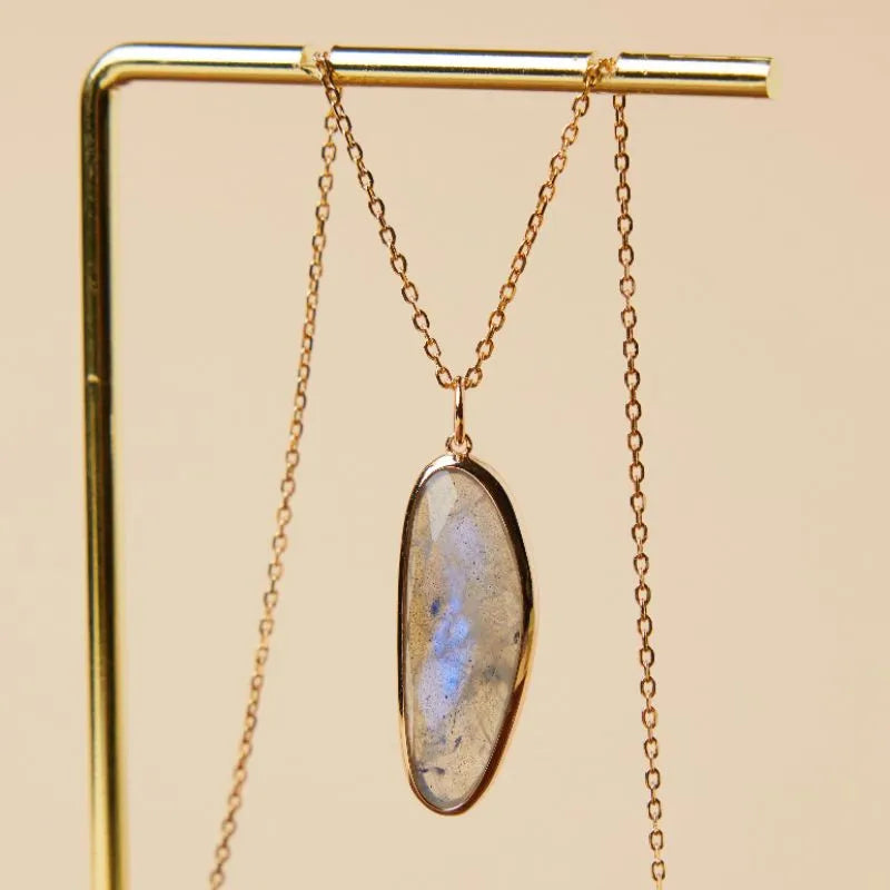 Labradorit Collier "Fesselnde Ellipse" Goldsilber