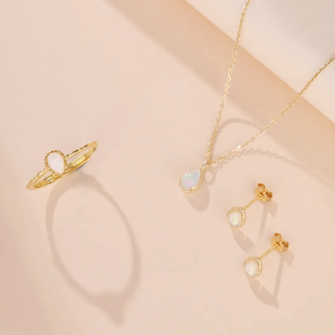 Ohrringe Opal "Sanfte Tropfen" Goldplattiert