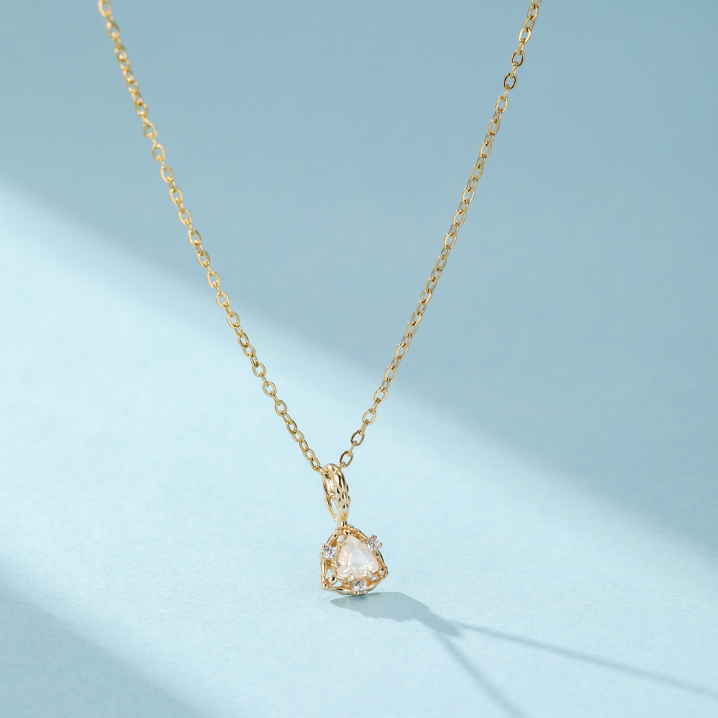 Halskette Mondstein "Himmlische Königin" Vergoldet Silber