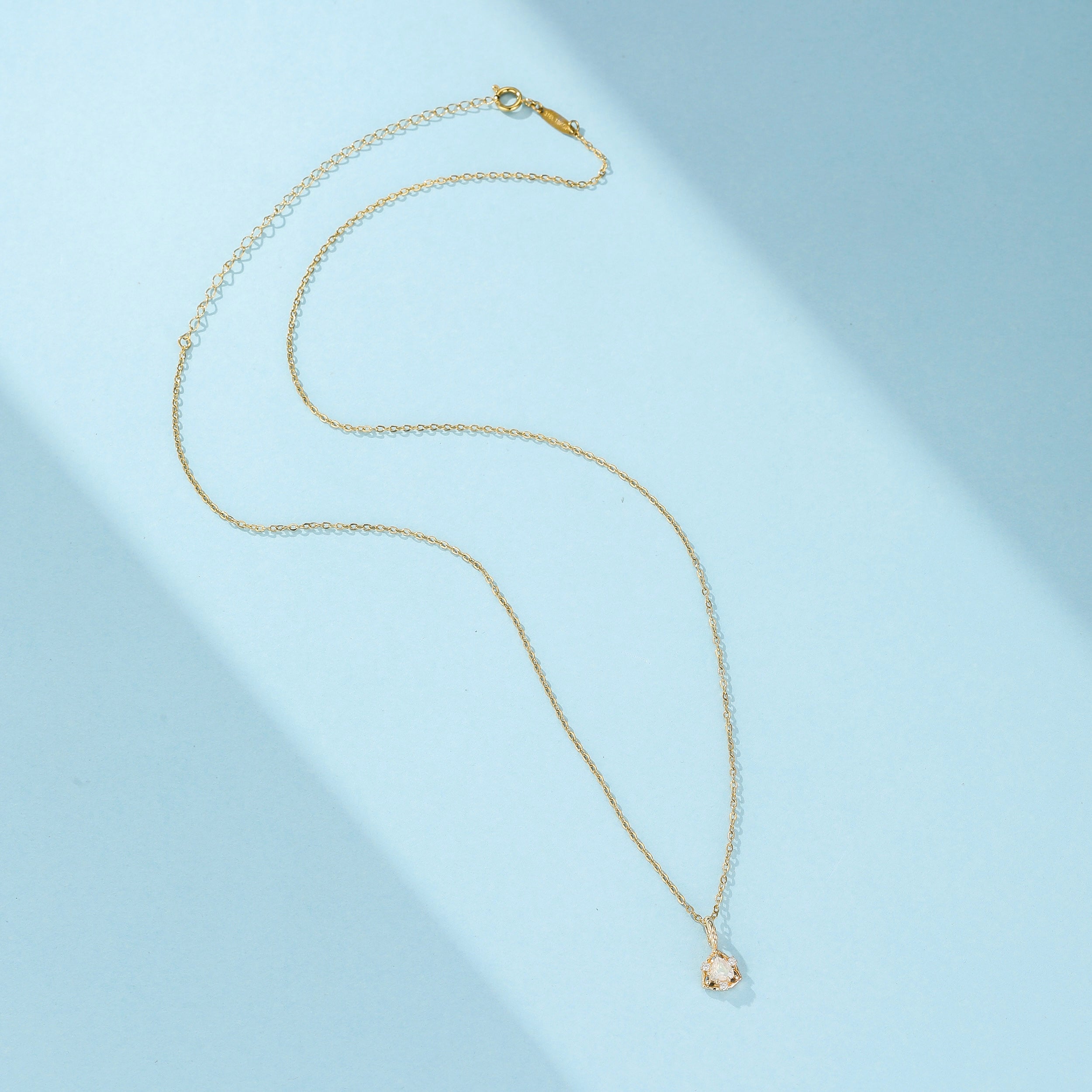 Halskette Mondstein "Himmlische Königin" Vergoldet Silber