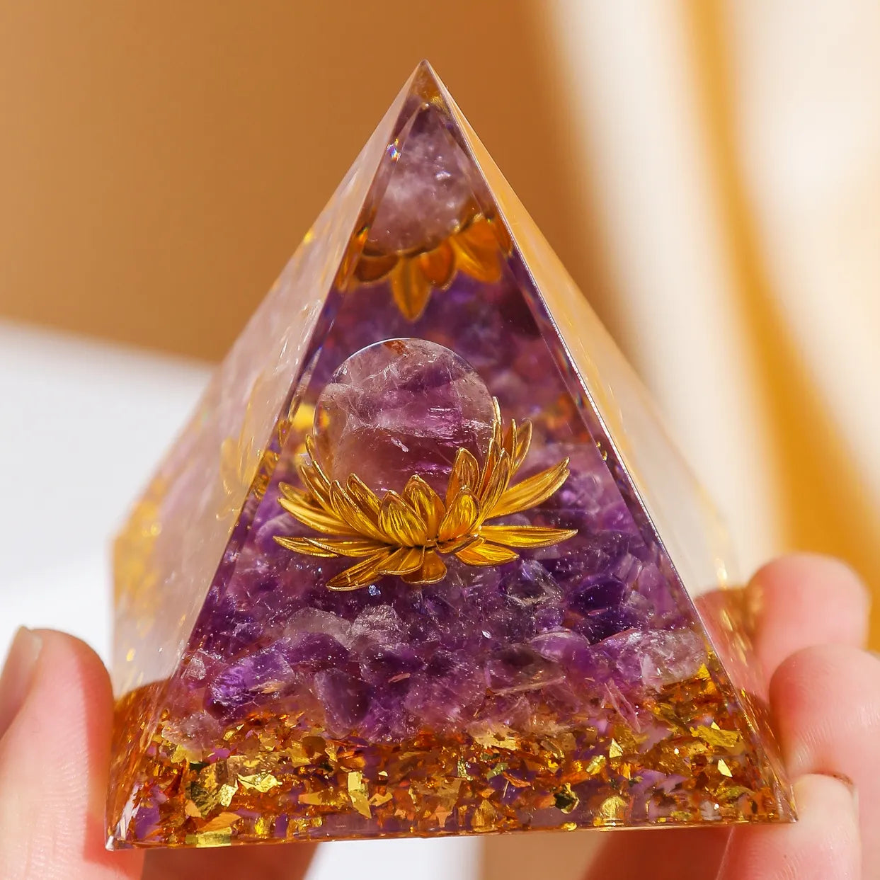 Renaissance - Pyramide Orgonit Lotus aus Amethyst