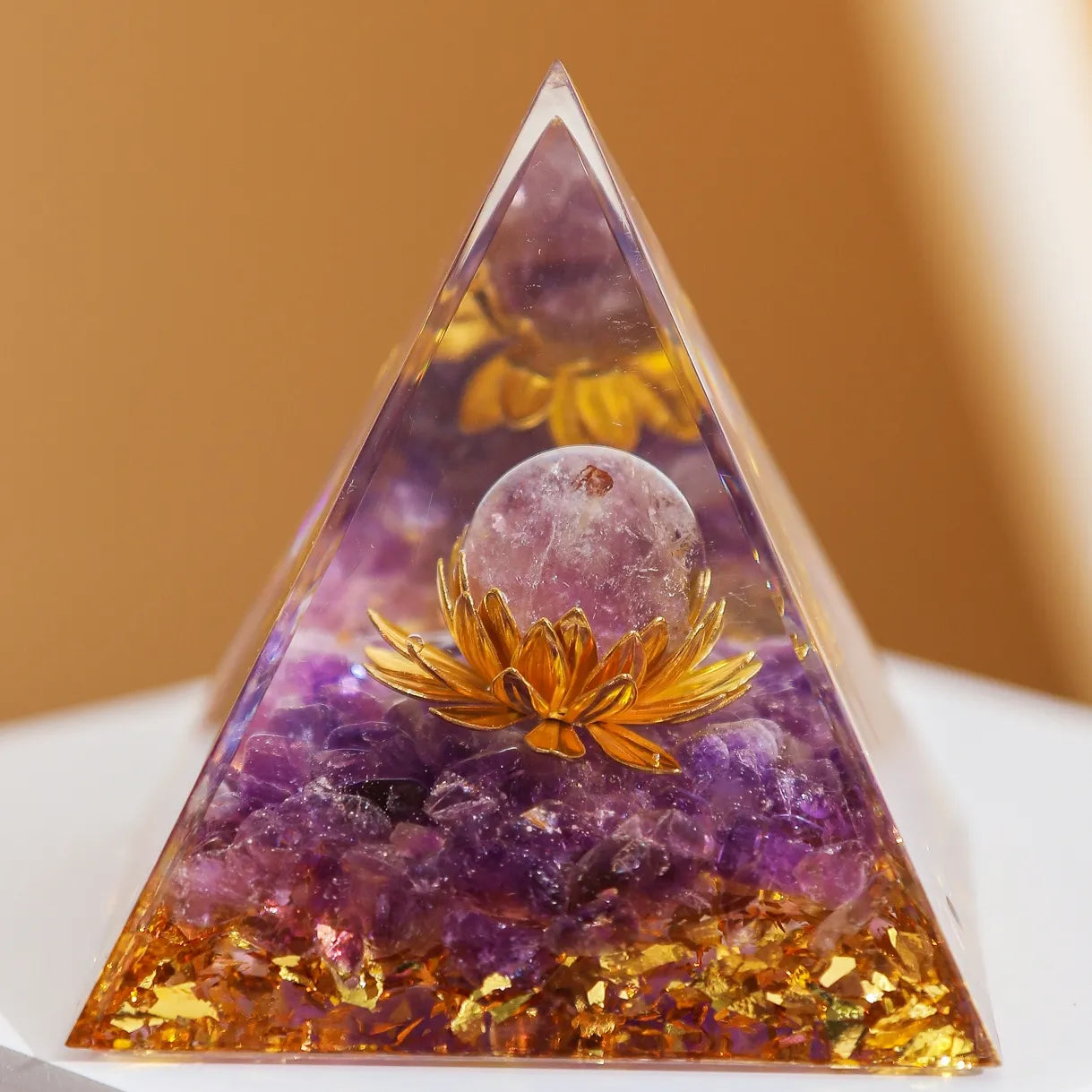 Renaissance - Pyramide Orgonit Lotus aus Amethyst