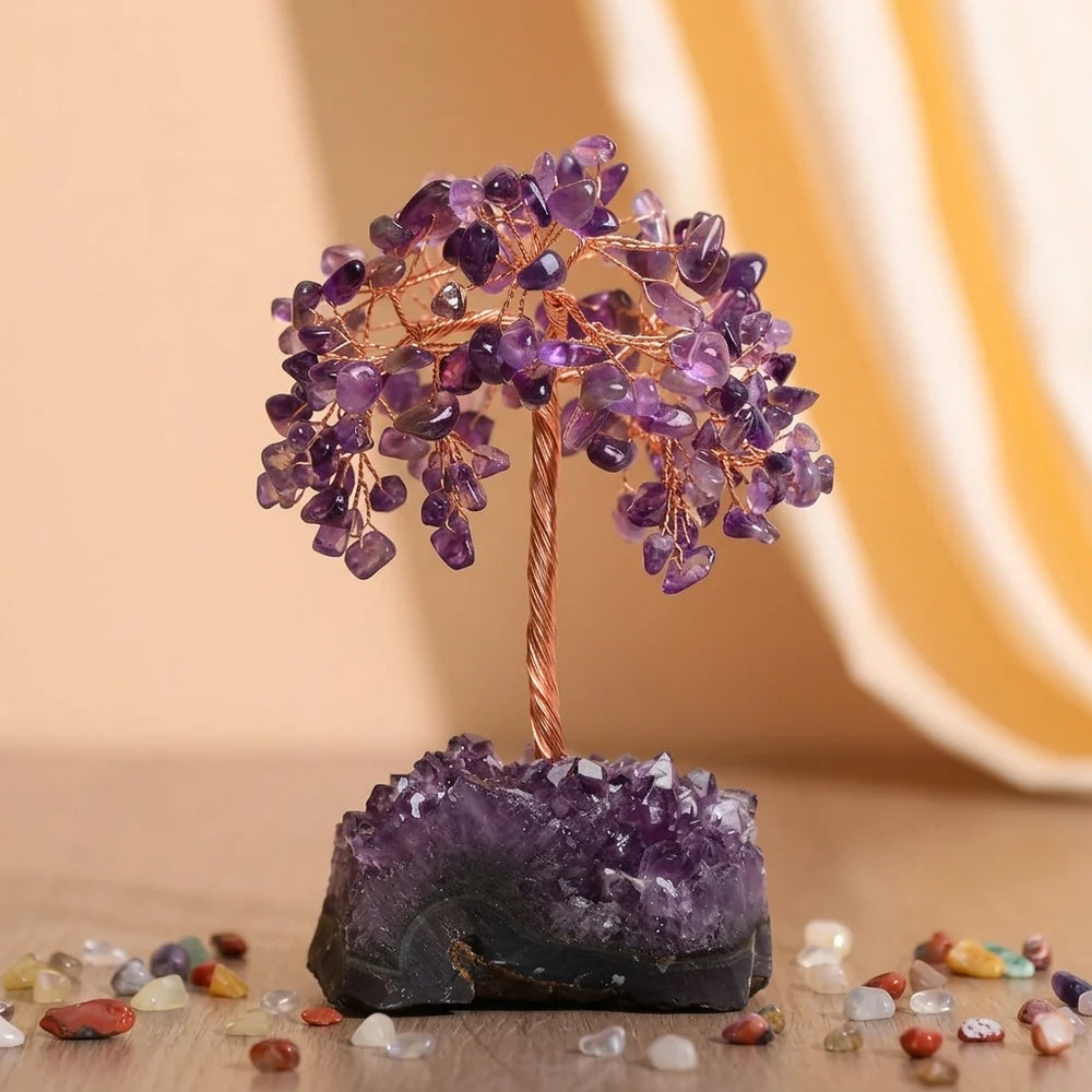 Arbre de Vie "Symphonie Lumineuse" fait main avec des pierres d'améthyste violettes et une base en améthyste brute.