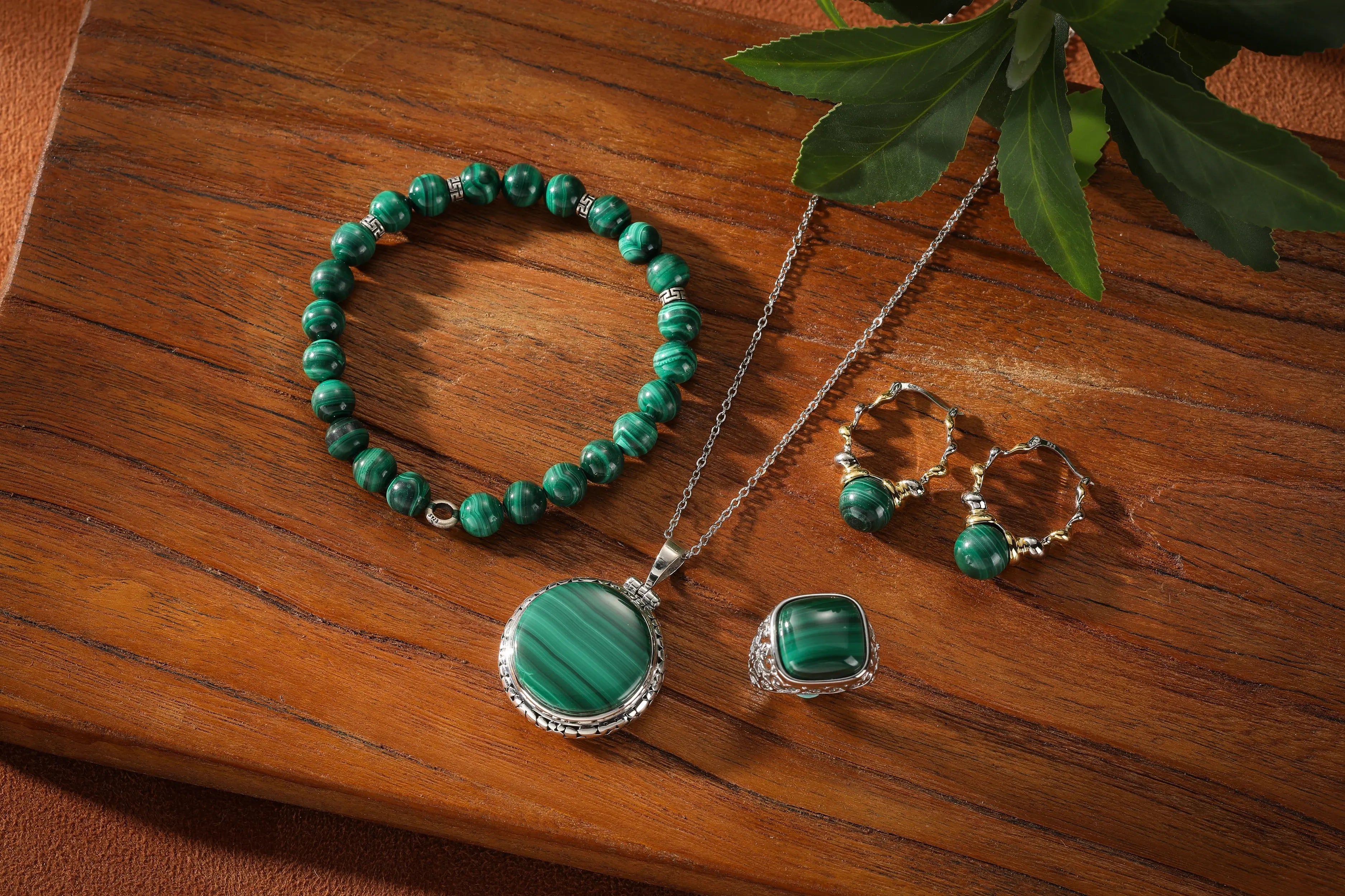 Bijoux en Malachite : Symbole de Chance, Protection et Harmonie