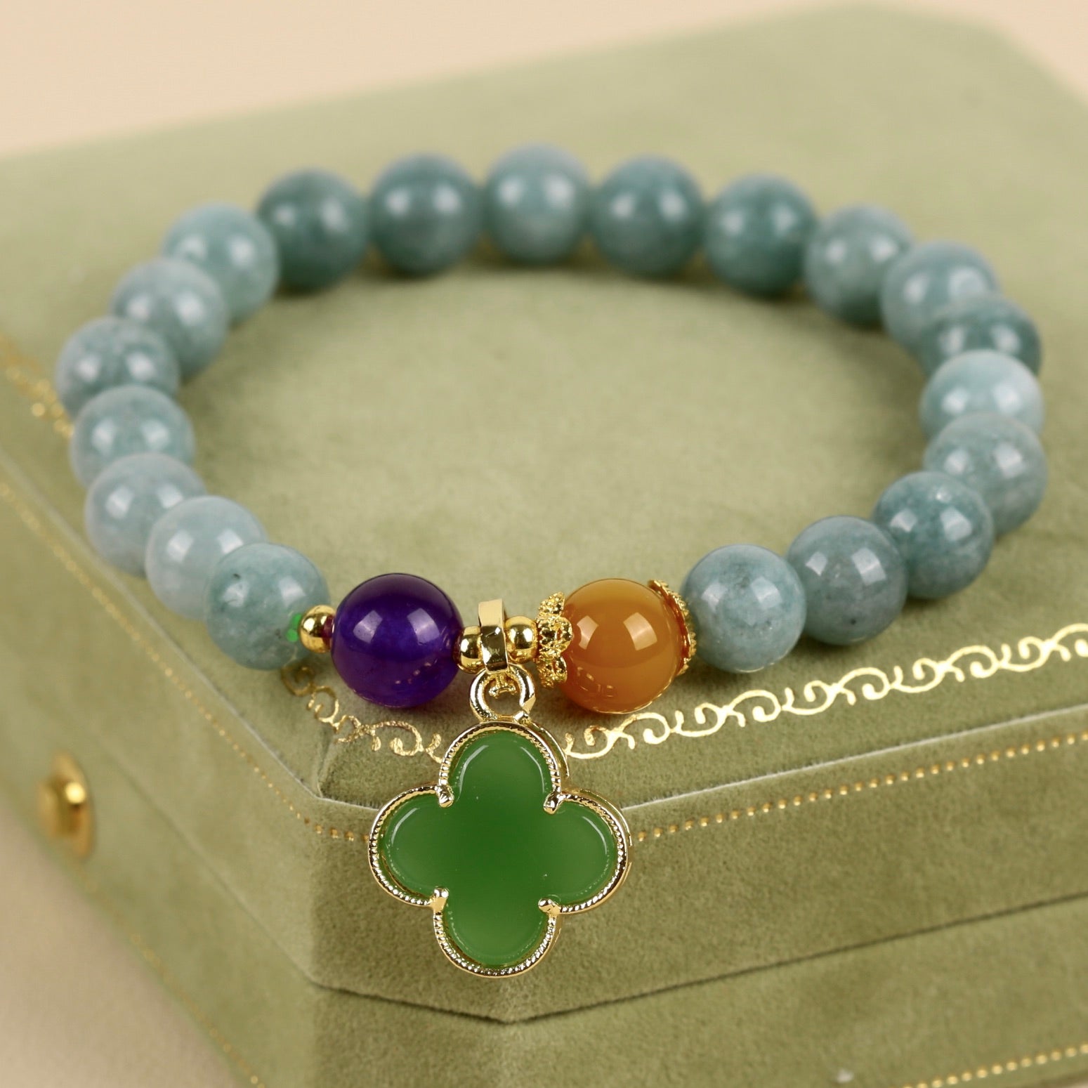 Jade-Armband Vierblättriges Kleeblatt – Symbol für Glück und Freude
