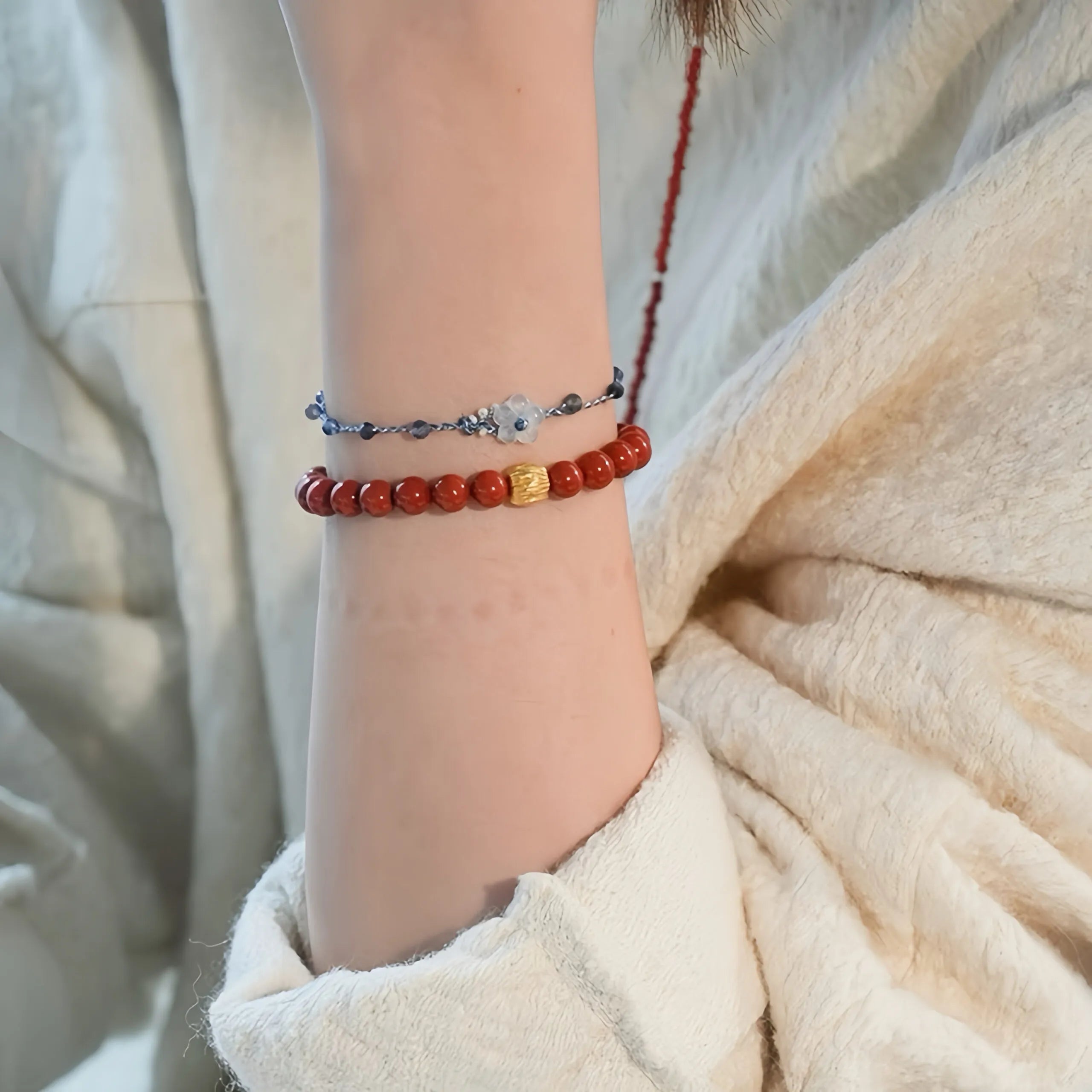 Bracciale in Agata Rossa e Accenti in Argento Placcato Oro