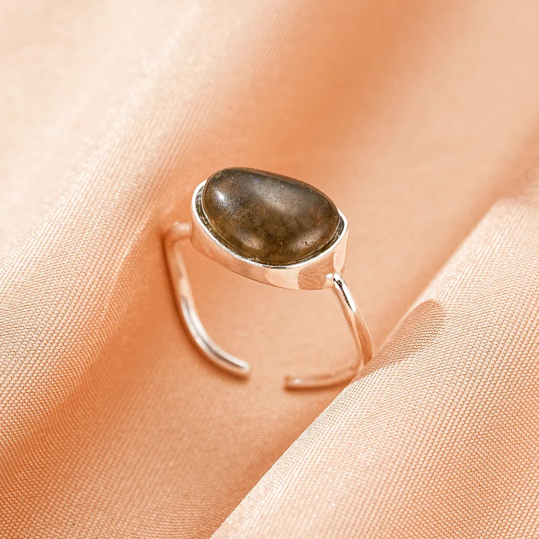 Labradorite Ring "Protective Beauty" Silver