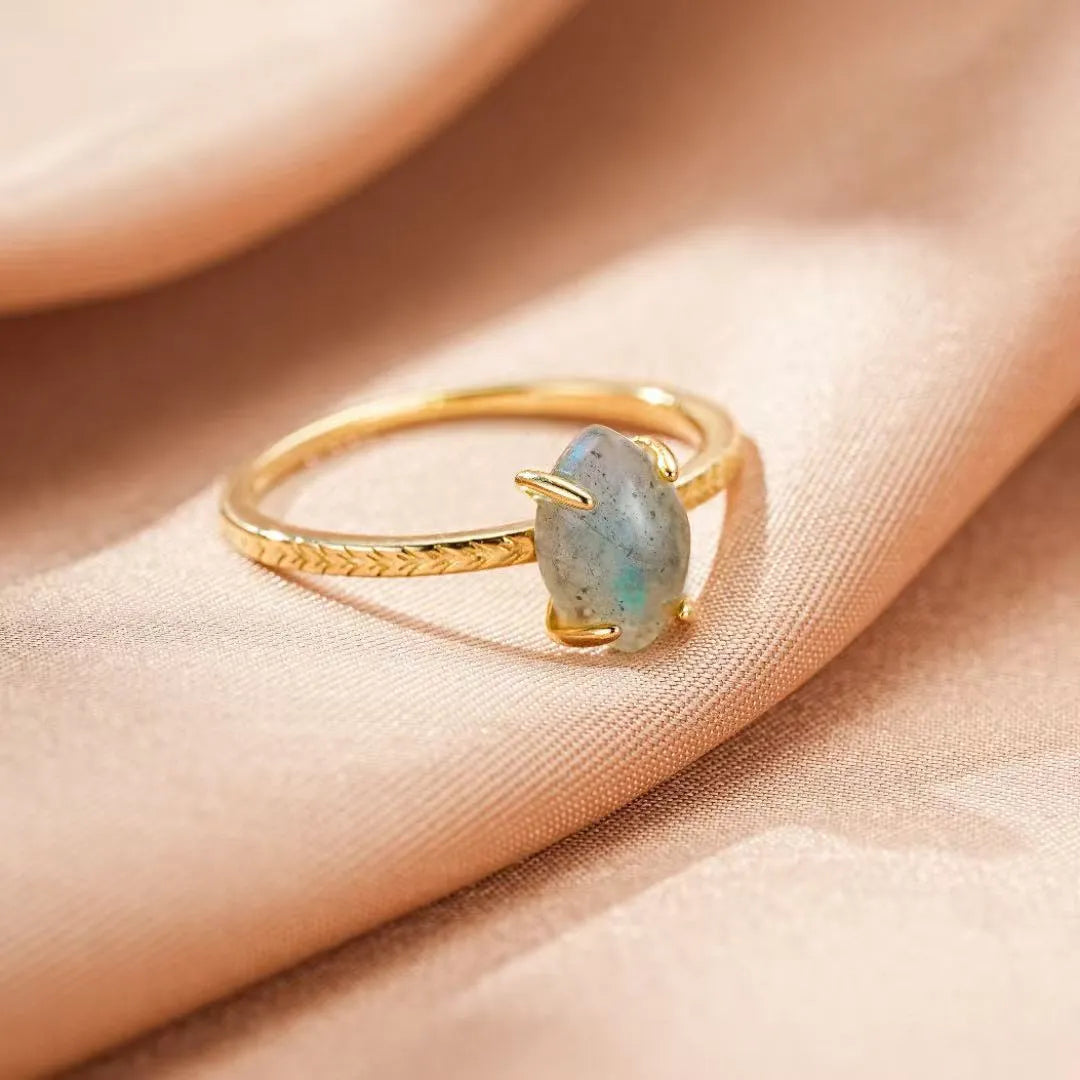 Labradorite Ring "Delicate Sparkle" Gold-Plated Silver 14K