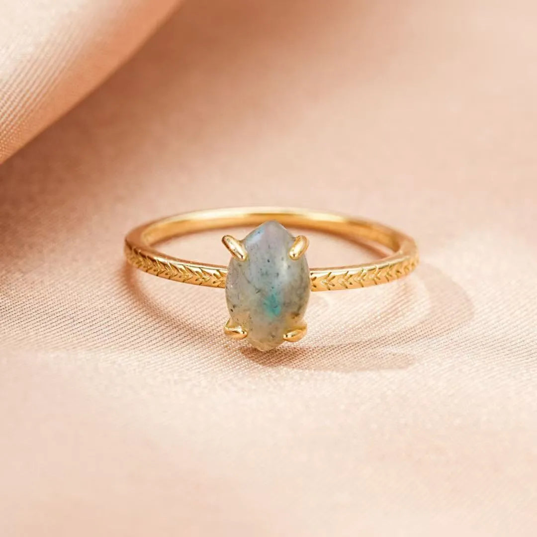 Labradorite Ring "Delicate Sparkle" Gold-Plated Silver 14K