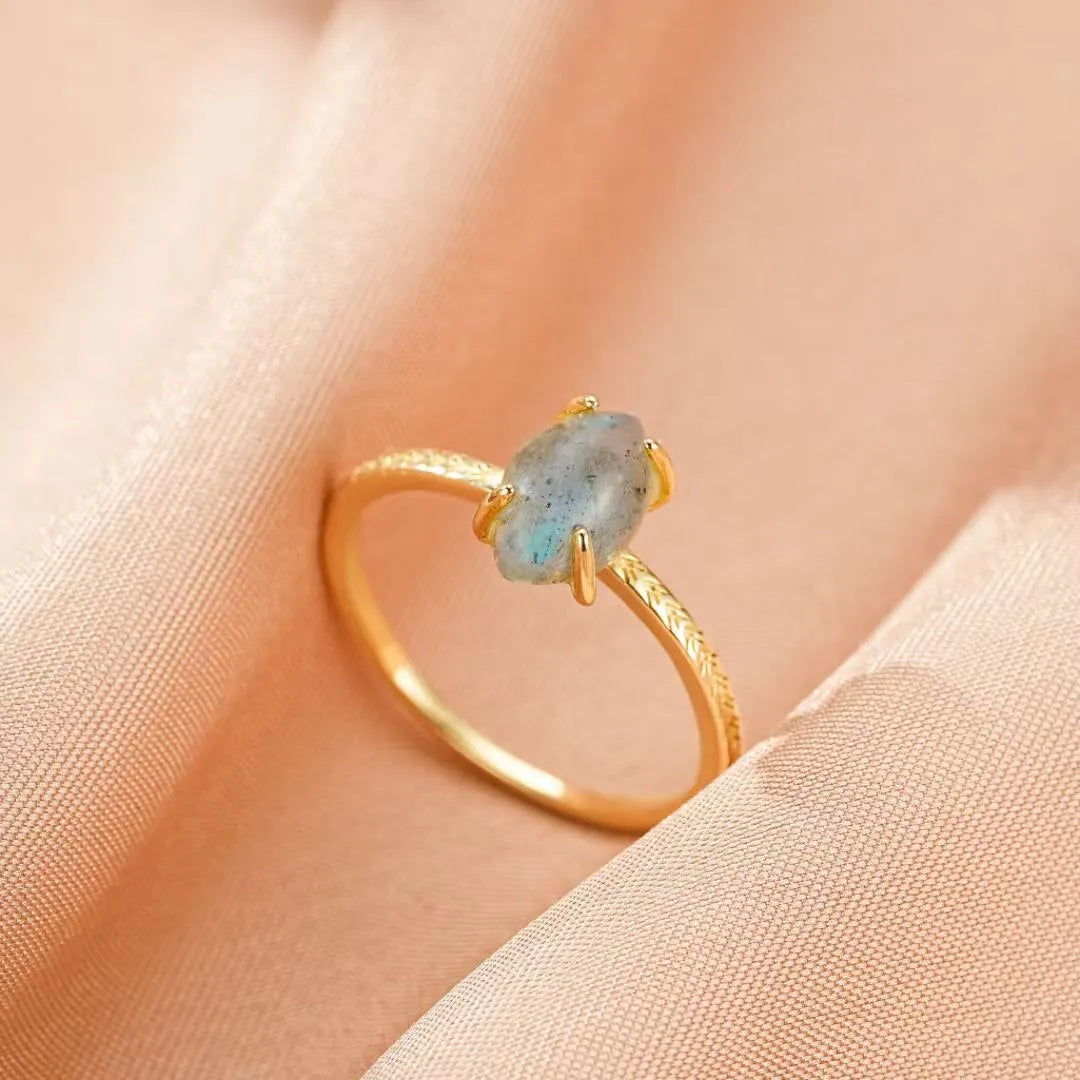 Labradorite Ring "Delicate Sparkle" Gold-Plated Silver 14K
