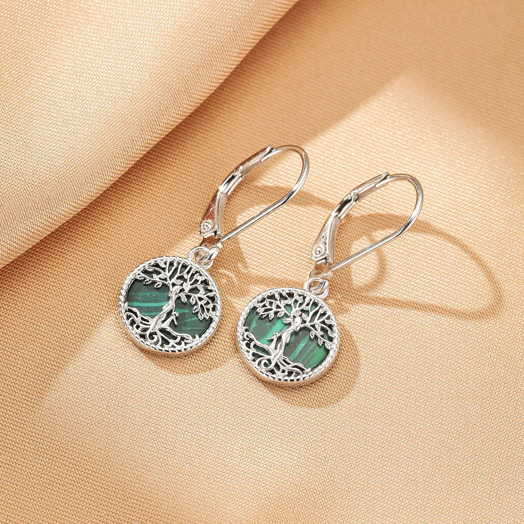 Paire de boucles d'oreilles Arbre de Vie en argent avec une pierre de malachite verte, fermoir dormeuse