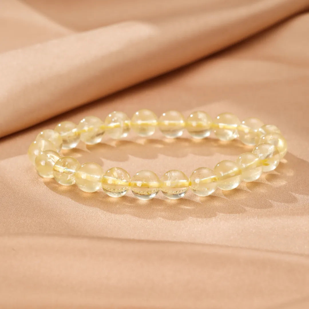 Bracelet "Lumière Intérieure" en citrine naturelle, composé de perles rondes et translucides aux reflets dorés, montées sur un fil élastique.