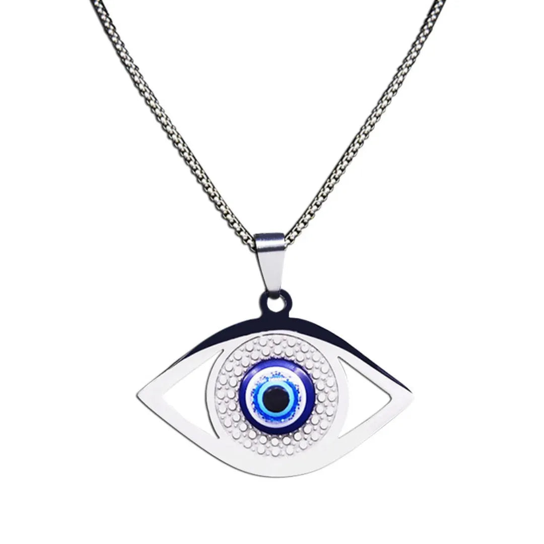 Collier œil du mal en argent avec des zircons brillants autour de l'iris bleu et noir, sur une chaîne argentée.