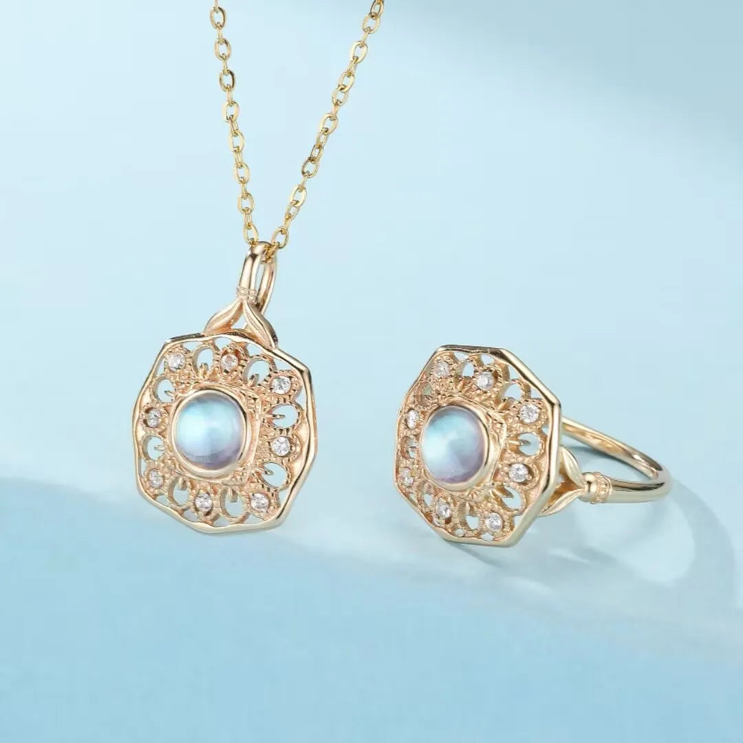 Halskette Mondstein "Verzaubernder Glanz" Vergoldet