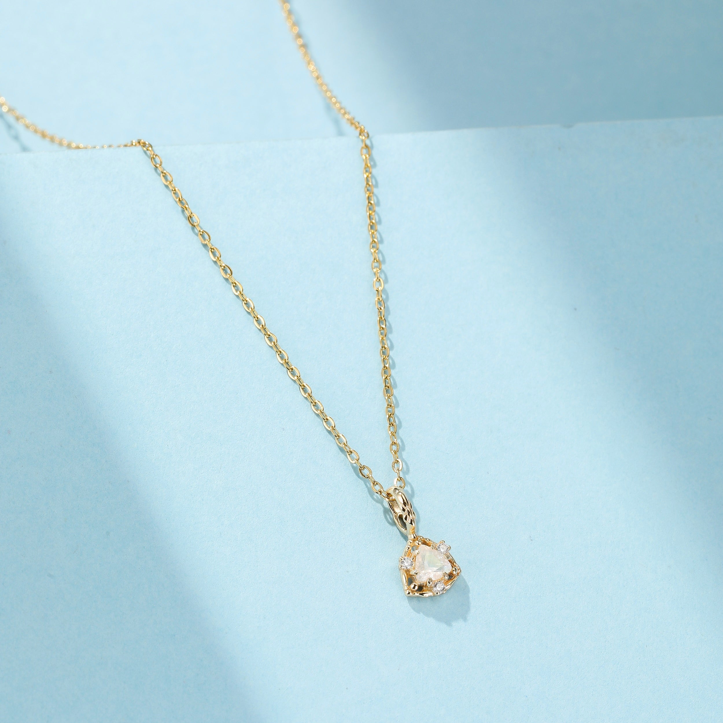 Halskette Mondstein "Himmlische Königin" Vergoldet Silber