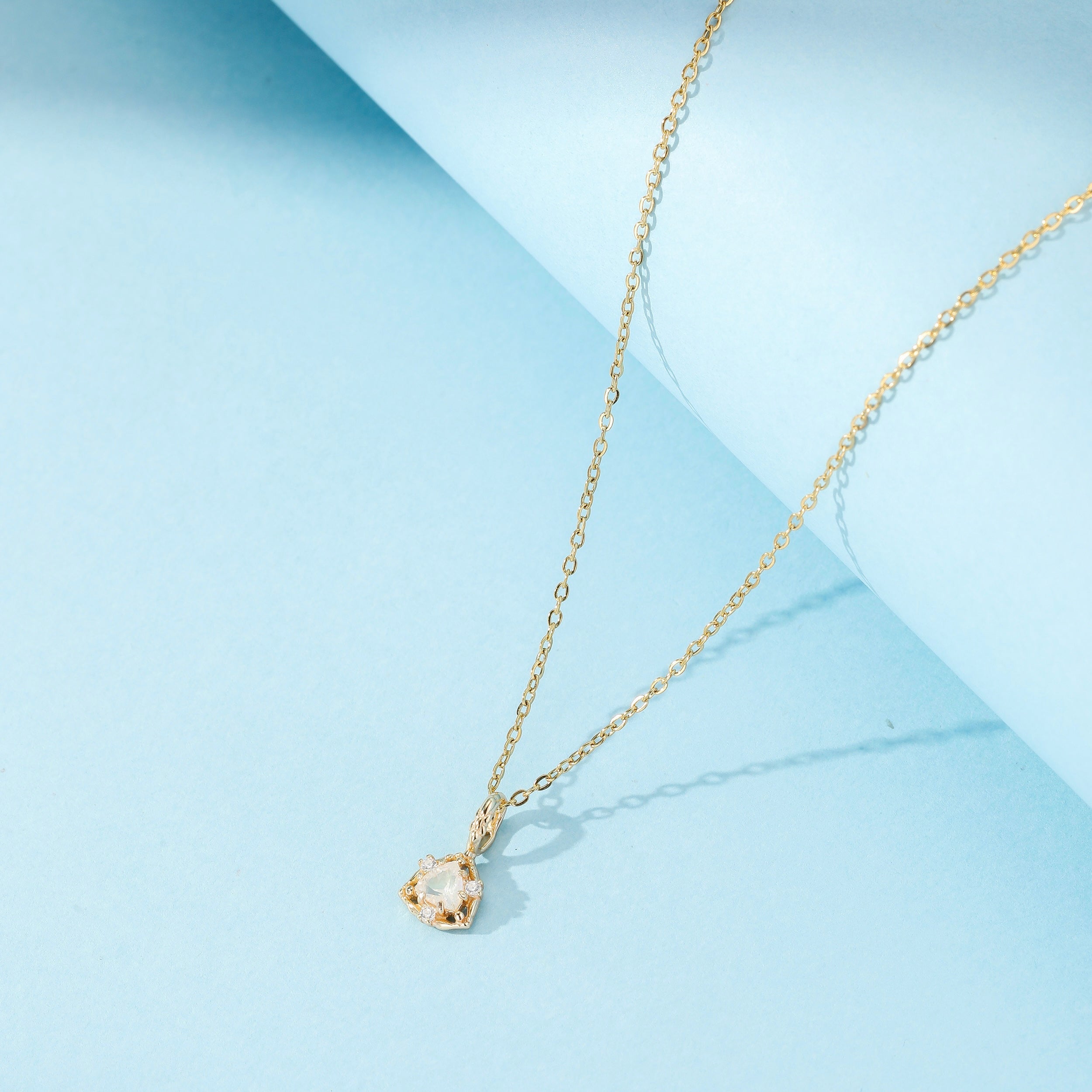 Halskette Mondstein "Himmlische Königin" Vergoldet Silber