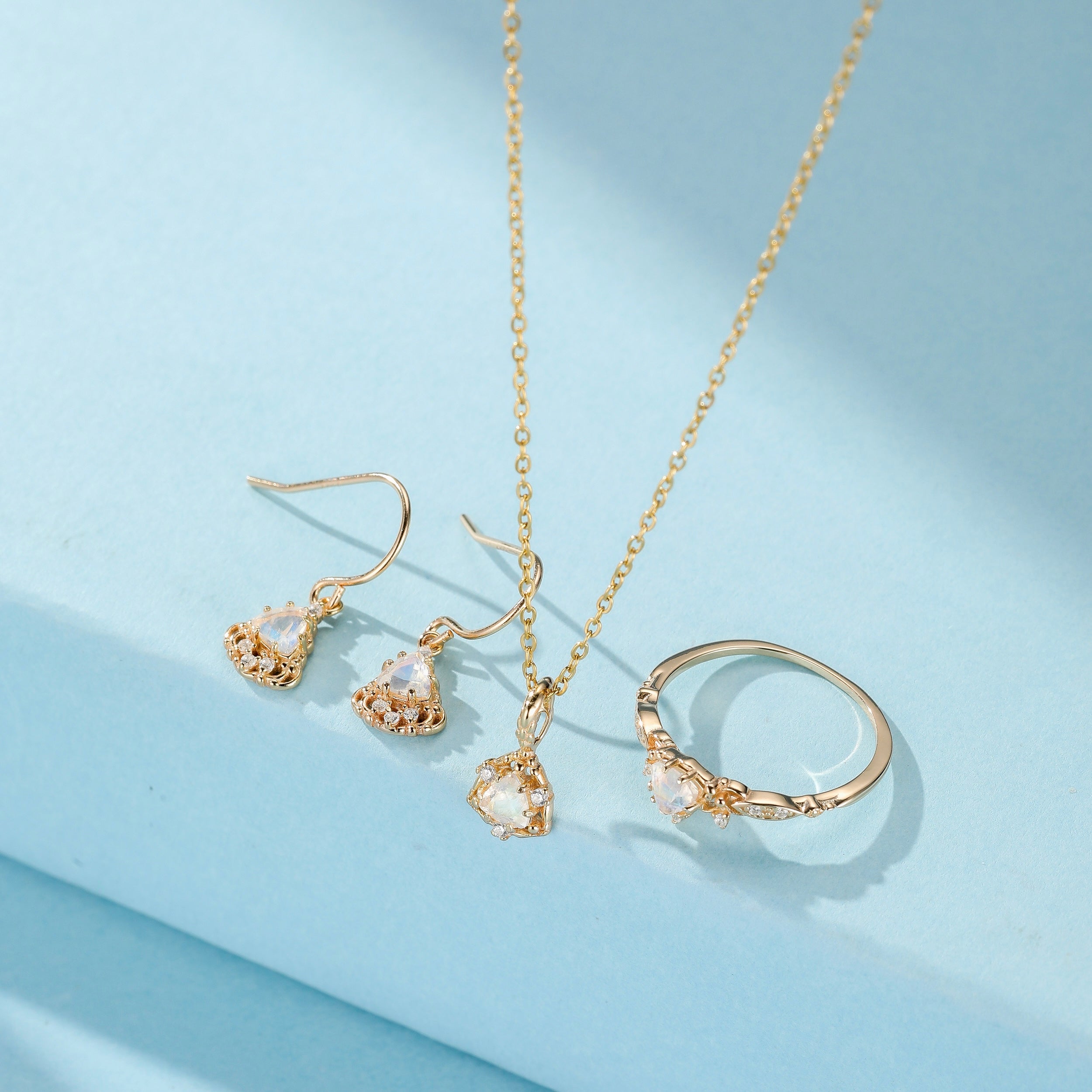 Ring Mondstein "Himmlische Königin" Vergoldet Silber