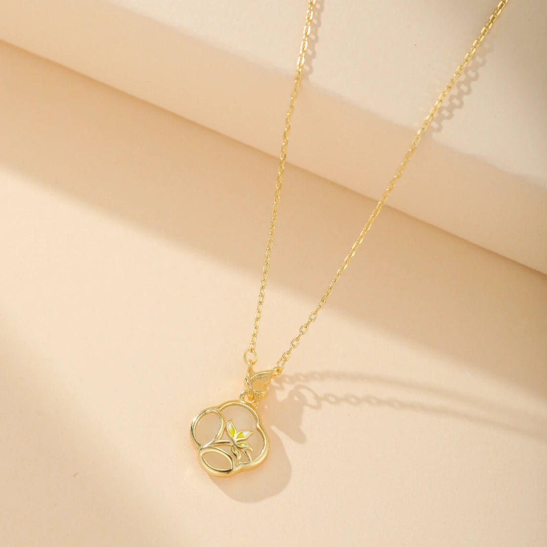 Jade Clover Necklace "Hope's Glow" Silver